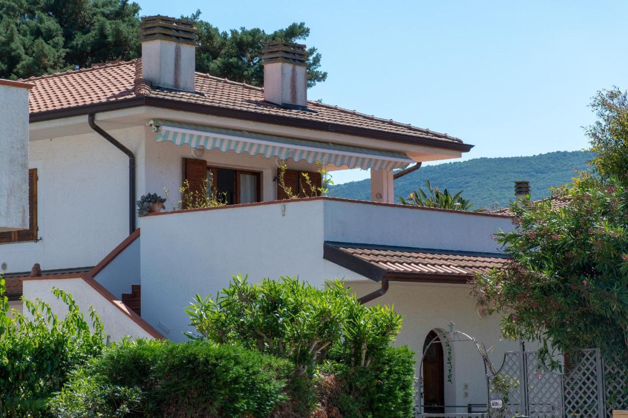 La Terrazza - Splendido Trilocale A Lacona Apartment Exterior photo